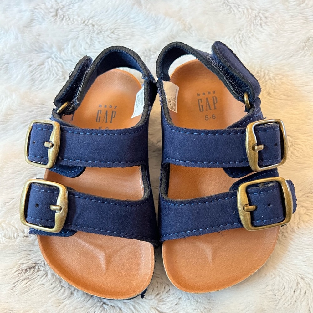 New GAP toddler Navy sandals size 5/6